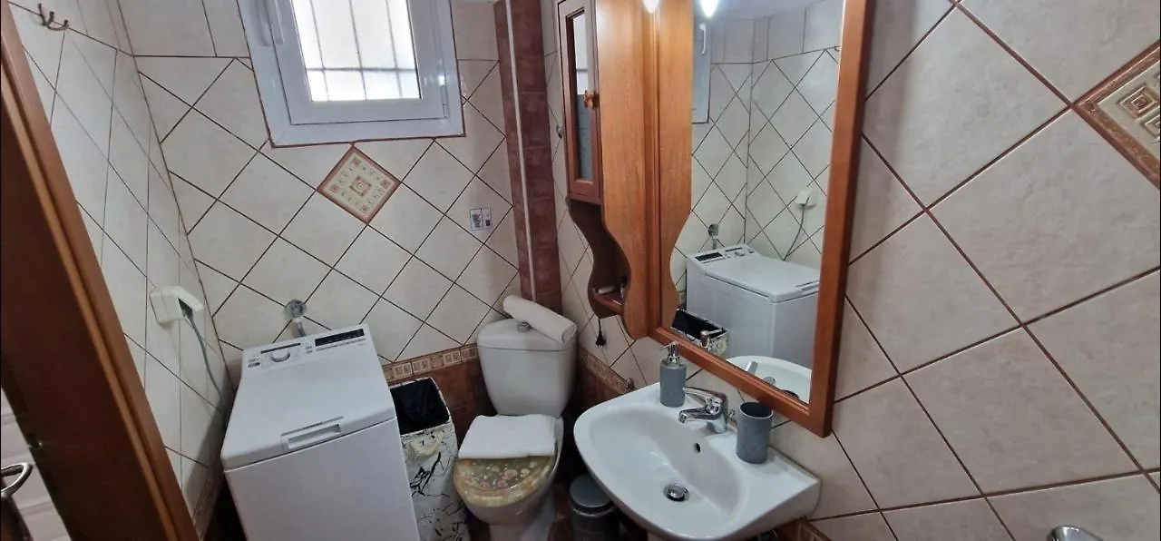 Polychrono Home Lazidis 0*,  اليونان